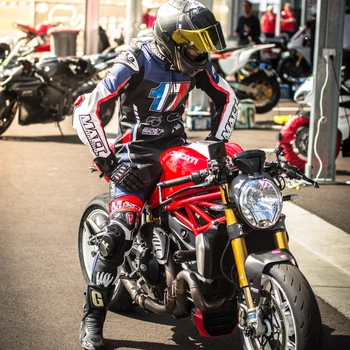 Image of a motorcycle racer on the racing track